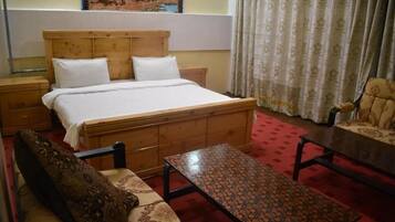 Suite | Free WiFi, bed sheets