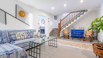 Televisión y chimenea