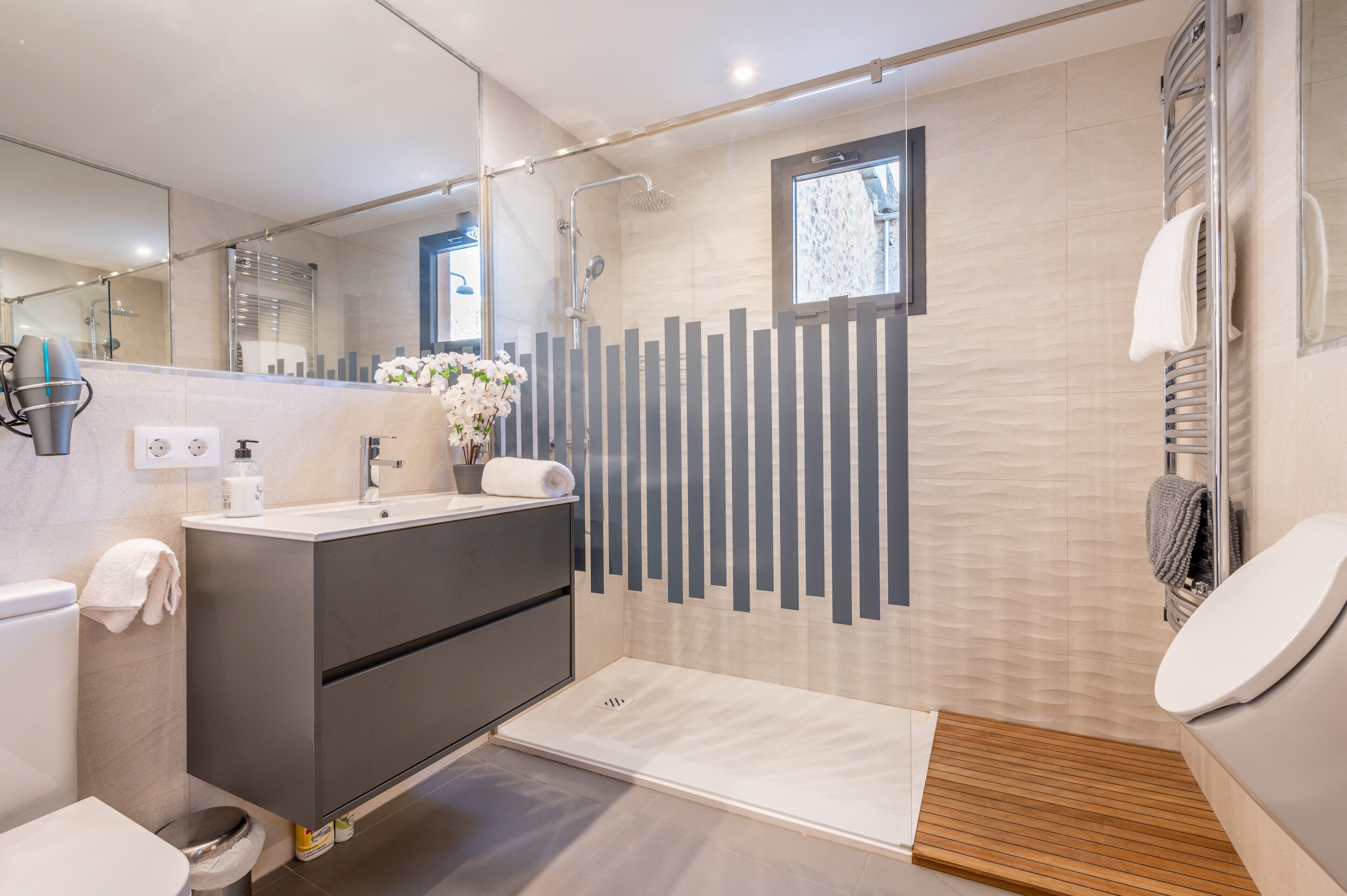 Bathtub, hair dryer, towels