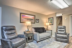 TV, books - Walk to Main St: Sturgis Apt w/ Grill! (Sturgis)