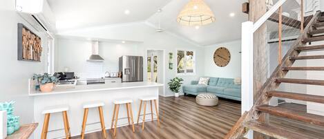 Smart-TV, videospill, bøker og musikkbibliotek