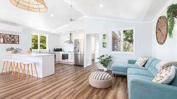 Smart-TV, Videospiele, Bücher, Musikbibliothek