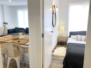 2 bedrooms, desk, iron/ironing board, travel cot - The Cliffs Vicedo - Leeward (O Vicedo)