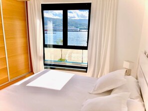 2 bedrooms, iron/ironing board, travel cot, WiFi - The Cliffs - Sunset Village Beach 1A (Viveiro)