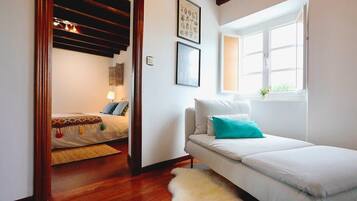 3 多间卧室、办公桌、熨斗/熨衣板、旅行婴儿床