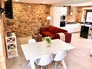 Interior - The Cliffs - Galleon Amieiro (O Vicedo)