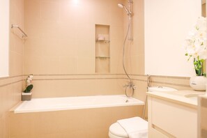 Bathroom - Furnished 1 BHK in Town Square (Dubai)