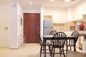 Standard Apartment | In-room dining