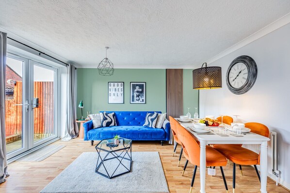 Dining - Tattenhoe House • Great Location • Free Parking • Smart TV • Garden (Milton Keynes)