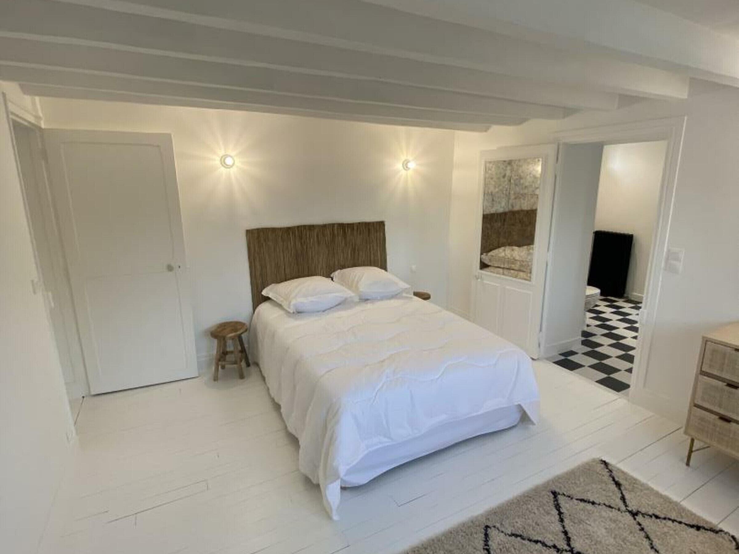 3 bedrooms, free WiFi, bed sheets