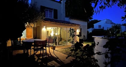 Cosy house in peaceful setting 10 minutes from Avignon