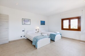 4 habitaciones, tabla de planchar con plancha y wifi gratis