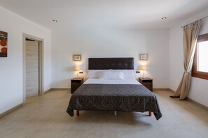 4 quartos, ferros/tábuas de passar roupa, Wi-Fi de cortesia