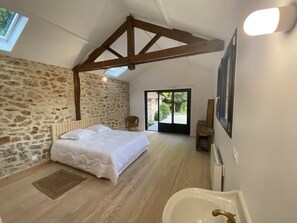2 bedrooms, free WiFi