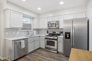 Køleskab, mikrobølgeovn, ovn, opvaskemaskine