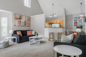 House (Cozy apartment only miles from Disney) | Living room
