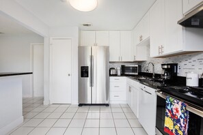 House (Cozy home minutes away from Disney) | Private kitchen