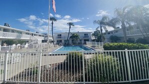 Studio (Studio with full bed near the beach!!) | Pool