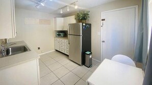 Studio (Studio with full bed near the beach!!) | Private kitchen