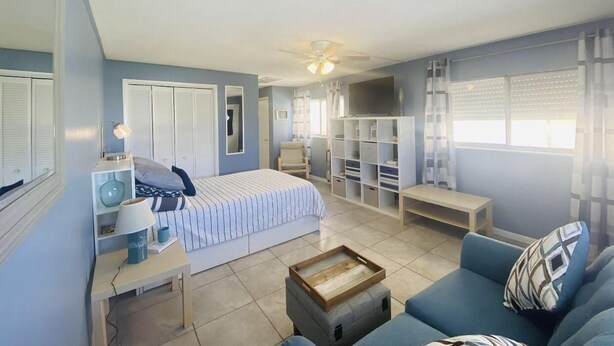 Studio (Studio with full bed near the beach!!)