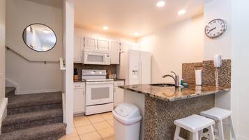 House (Venetian Bay Community, pools, spa, b) | Private kitchen | Fridge, oven, toaster, blender