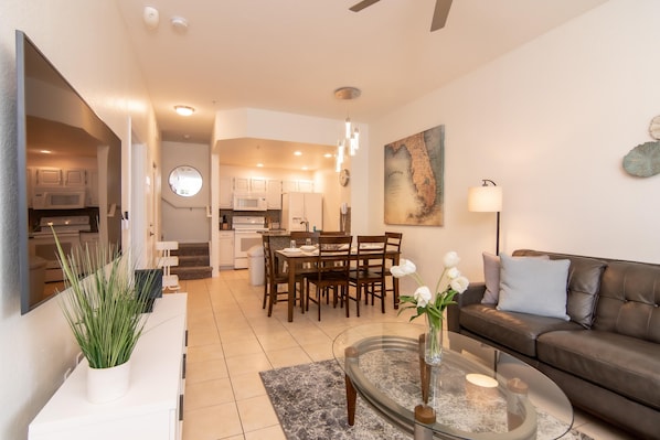 Talo (Venetian Bay Community, pools, spa, b) | Ulkopuoli