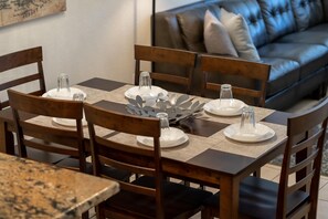 House (Venetian Bay Community, pools, spa, b) | Private kitchen | Fridge, oven, toaster, blender - Venetian Beauty (Kissimmee)