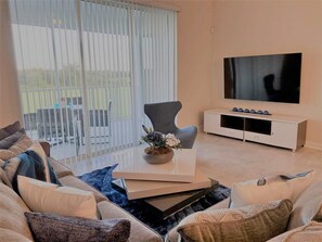 Casa (Brand New Condo at Champion Gate with) | Sala de estar
