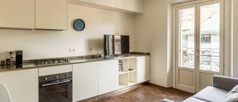 Frigorifero, forno, lavastoviglie, pentole/stoviglie/utensili