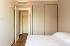 1 bedroom, iron/ironing board, free WiFi