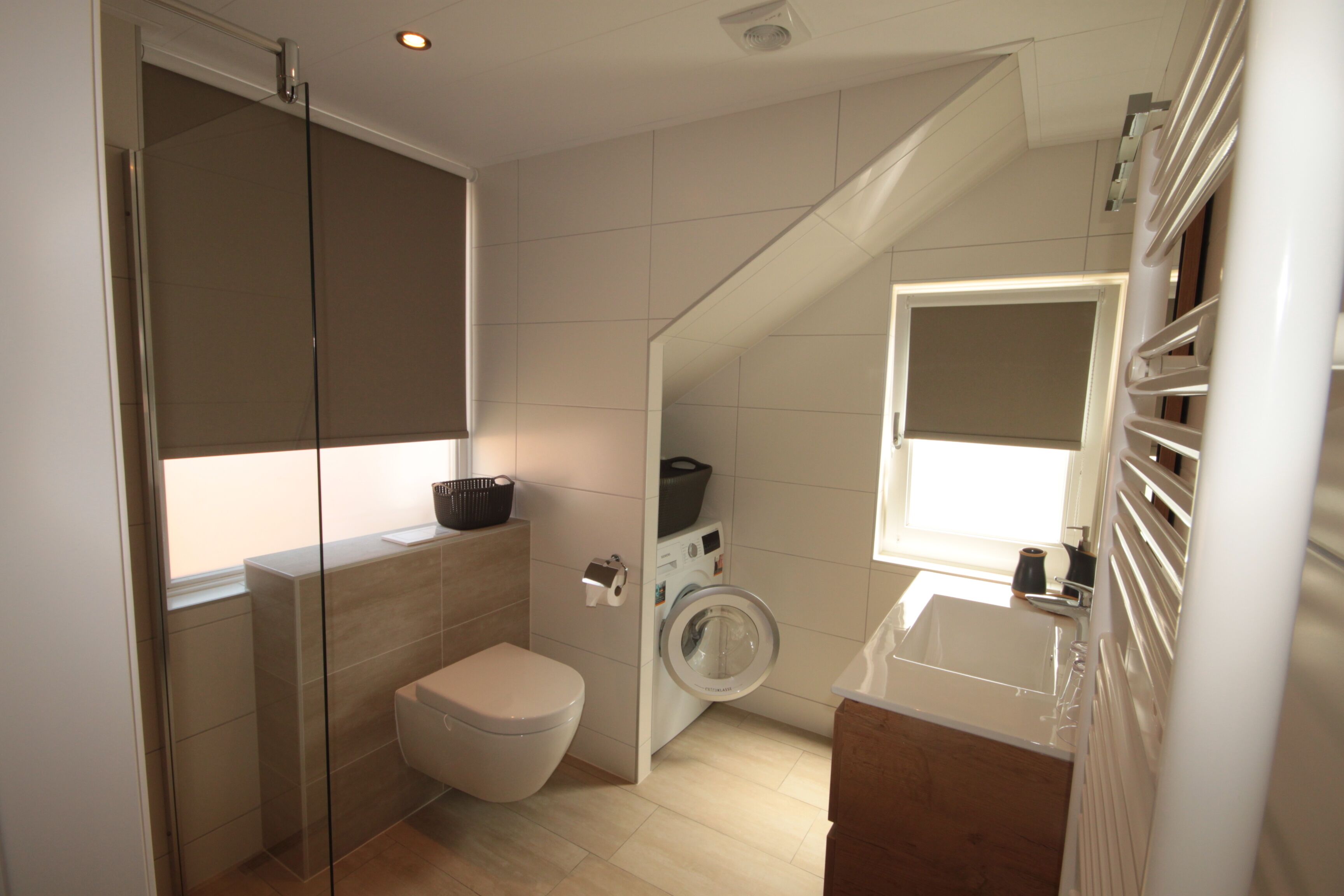 Douche, sèche-cheveux, papier toilette