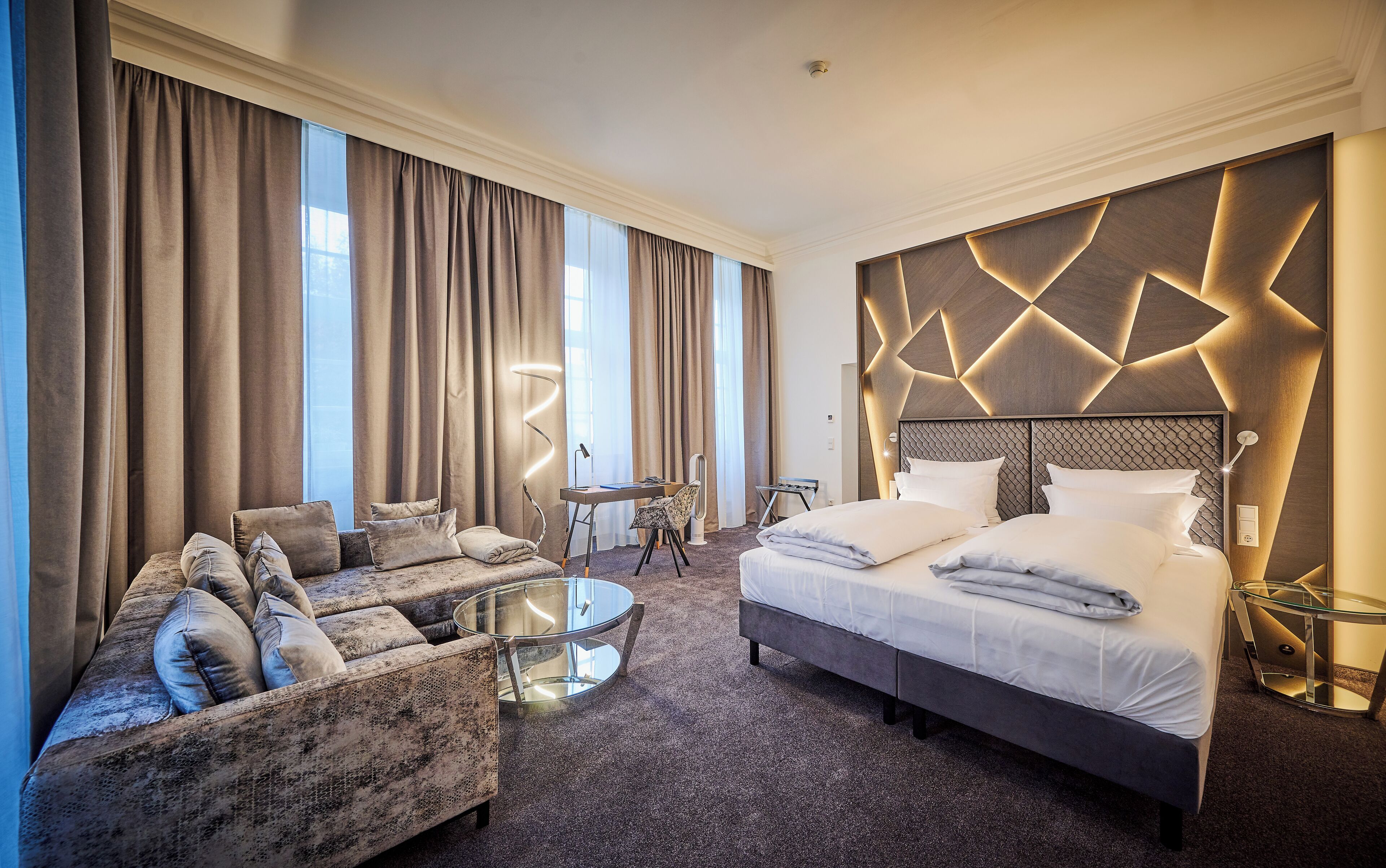 deluxe suite, 1 king bed, bathtub, city view | 1 bedroom, premium bedding, down duvets, minibar