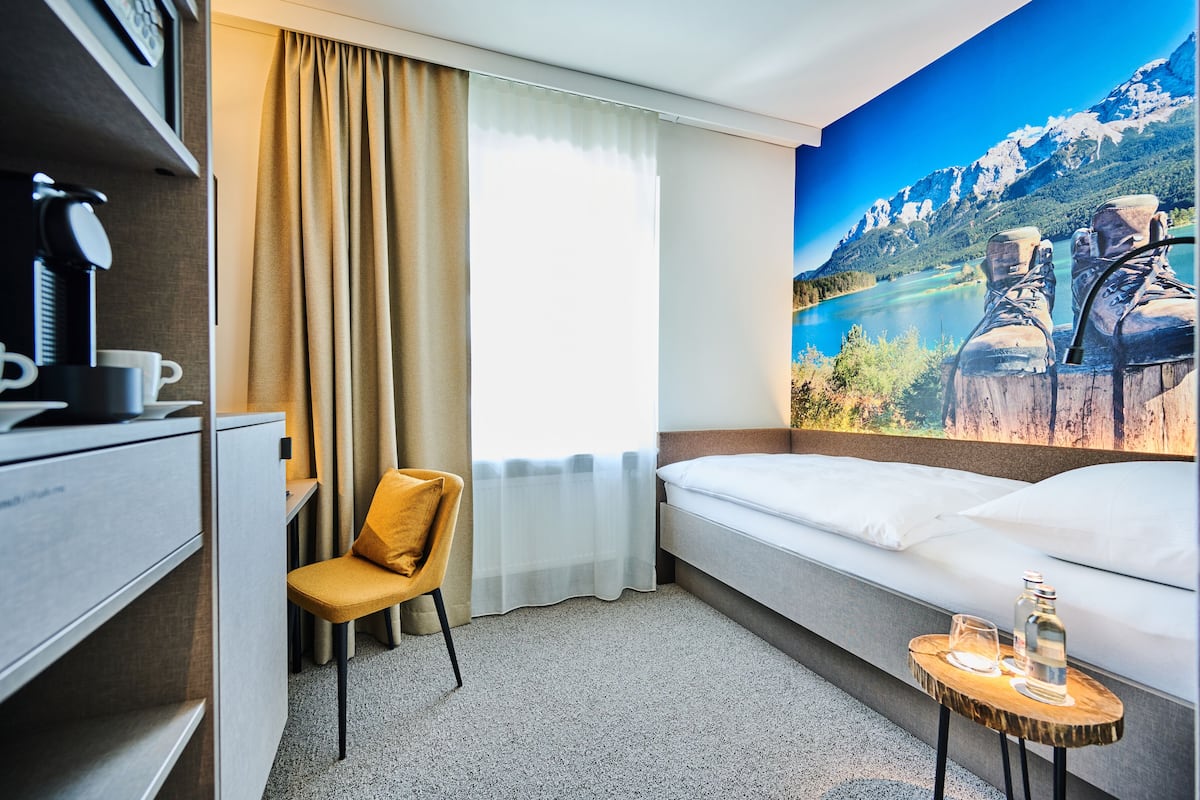 Standard Single Room, 1 Twin Bed, Private Bathroom (Pilgerzimmer) | Premium bedding, down comforters, minibar, in-room safe