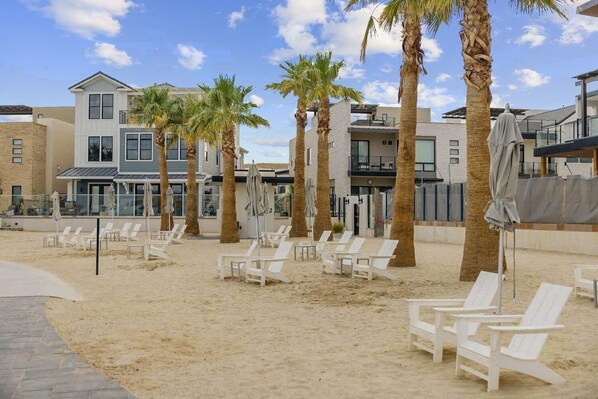 Condo, 3 Bedrooms | Property grounds