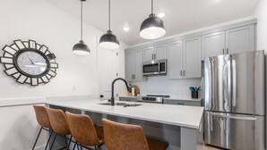 Kondominium, 3 kamar tidur | Dapur pribadi | Mesin pembuat kopi/teh, lemari es, oven, dan pemanggang roti
