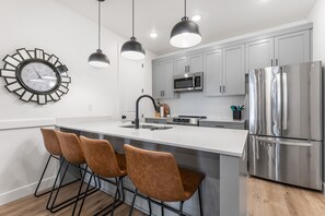 Condo, 3 Bedrooms | Private kitchen