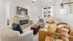 Kondominium, 3 kamar tidur | Area keluarga | Smart TV