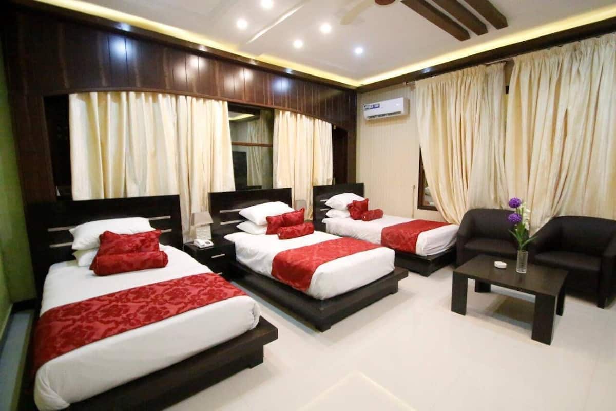 Kamar Triple Deluks | Tirai kedap cahaya, setrika/meja setrika, Wi-Fi gratis, dan seprai linen