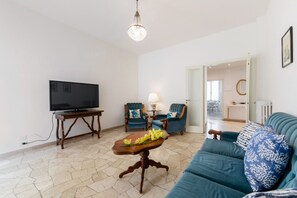 Living area - Il Salotto Blu - Appartamento con Parcheggio (Firenze)