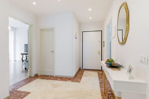 Interior - Il Salotto Blu - Appartamento con Parcheggio (Firenze)