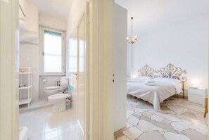 Shower, bidet - Il Salotto Blu - Appartamento con Parcheggio (Firenze)