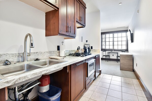 Microwave, stovetop, dishwasher, coffee/tea maker