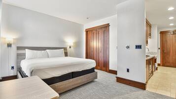 1 habitación, tabla de planchar con plancha, wifi gratis y ropa de cama