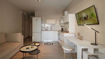 Luxury Studio Suite | Private kitchen | Coffee/tea maker, electric kettle