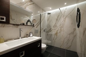 Luxury Studio Suite | Bathroom - Terezas Hotel (Corfu)