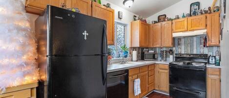 Fridge, microwave, oven, stovetop