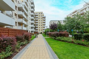 Property grounds - Skoroszewska 5A Warszawa | Classic Apartment | Balcony | Parking (Warszawa)