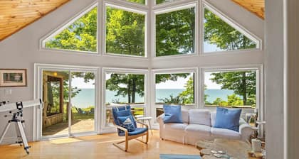 Blue Bluff Beauty - King Bed, Private Lake Access
