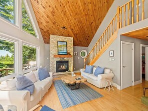 Smart TV, fireplace