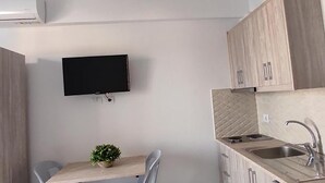 Quadruple Room, Sea View | Private kitchen - Villa Baka (Sarandë)